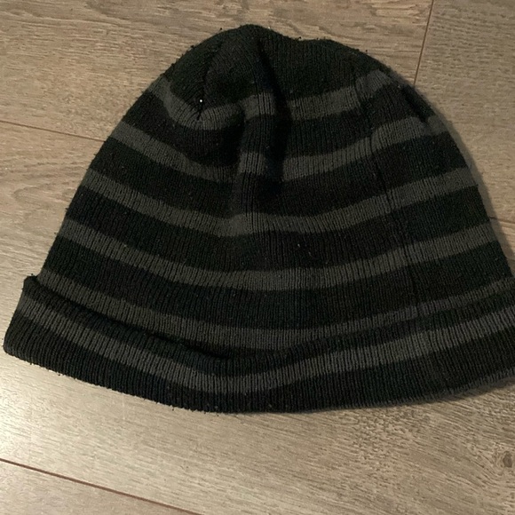 Black and grey beanie - Picture 1 of 1